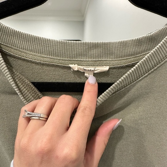 Long sleeve crop fitted top - Picture 3 of 3